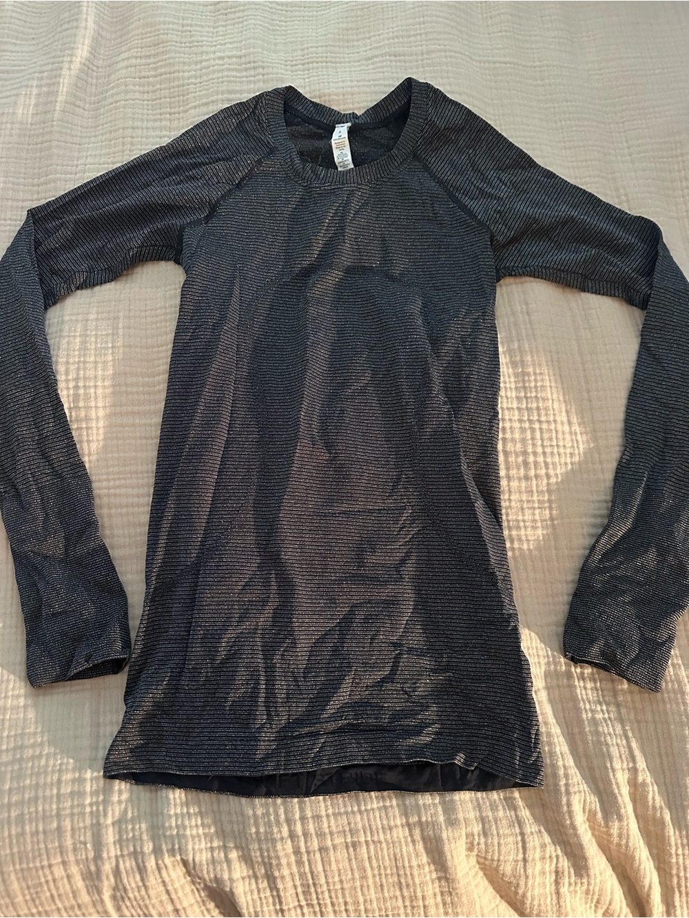 lululemon athletica women’s Long Sleeve Crew - Black w metallic
